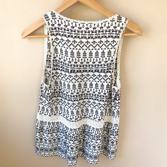 ✨Anthropologie✨ Embroidered Tank  | Black & White | Size XS - Picture 9 of 9